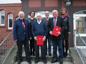 Seit 50 bzw 60 Jahren in der SPD aktiv: Franz Janda (2. v. r.) und Heinz Behmel (4. v. r)