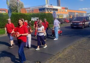SPD Baunatal beim Kirmesumzug 2023 mit MdL Florian Schneider (rechts)