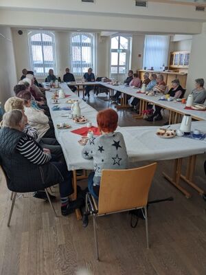 Gäste lauschen dem Vortrag von Achim Botthof