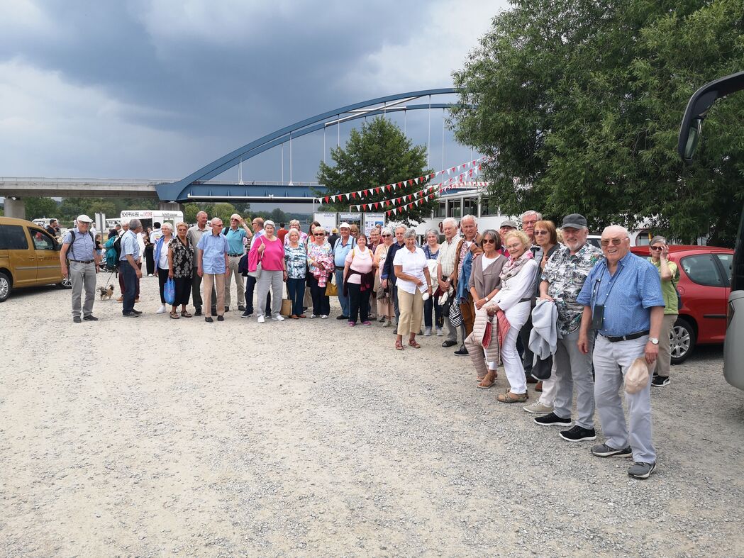 Gruppenfoto 2 vor der MS Undine